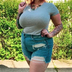 AE Curvy Mom Short